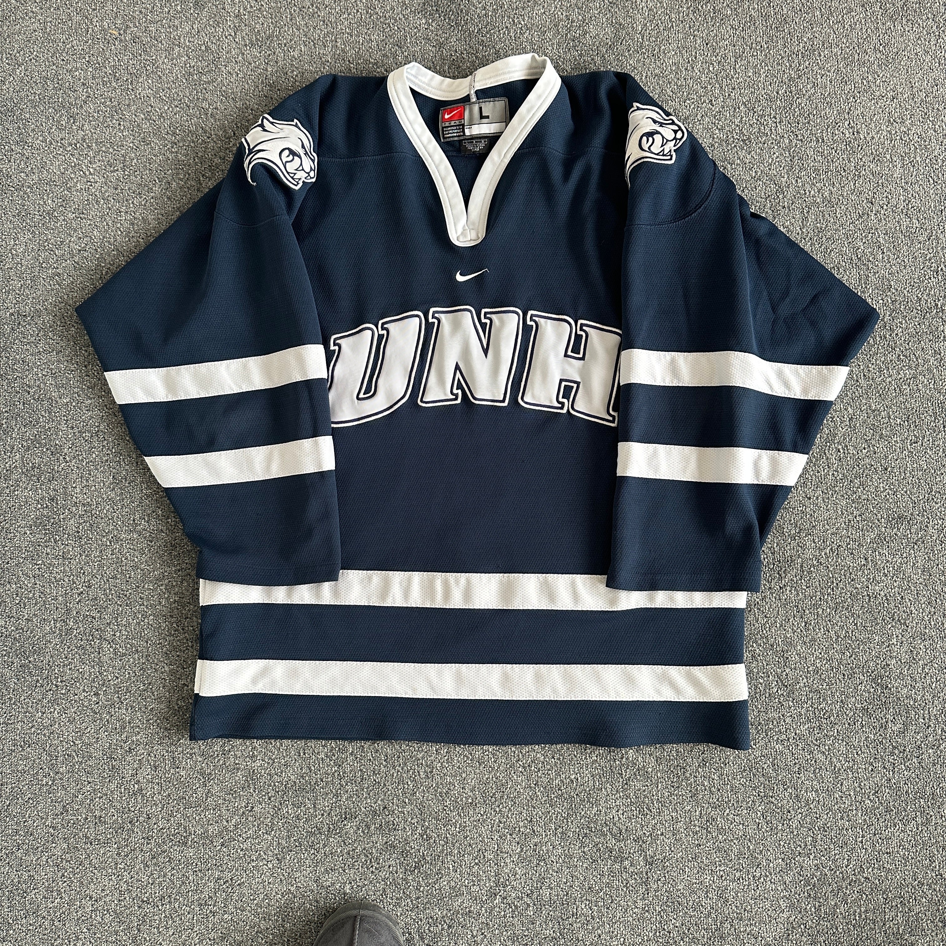 Vintage University of New Hampshire NCAA Hockey Jersey (L)