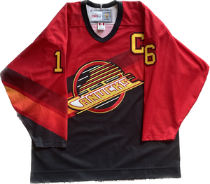 Vintage Vancouver Canucks NHL Hockey Jersey (L)